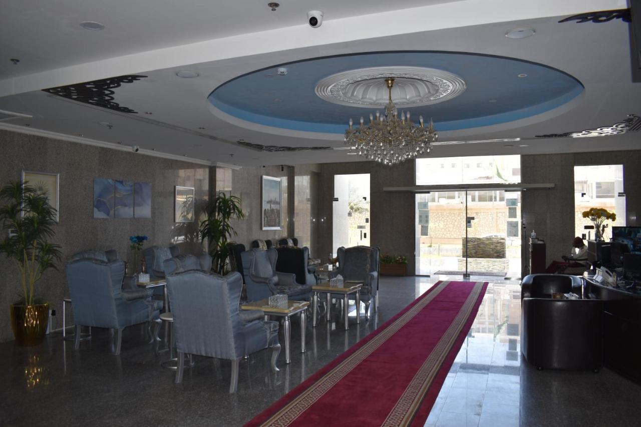 One To One Aparthotel Αλ Κομπάρ Εξωτερικό φωτογραφία