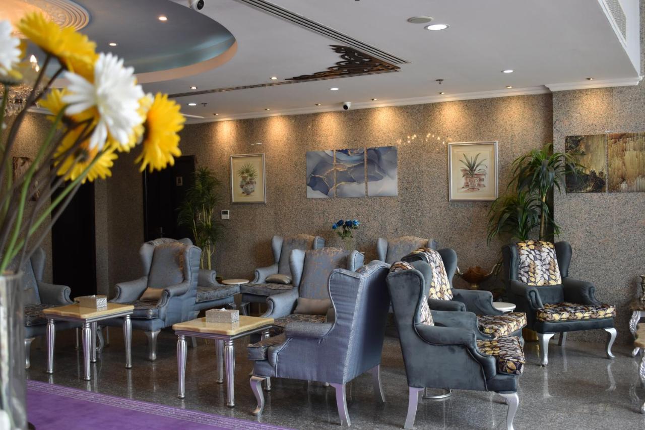 One To One Aparthotel Αλ Κομπάρ Εξωτερικό φωτογραφία
