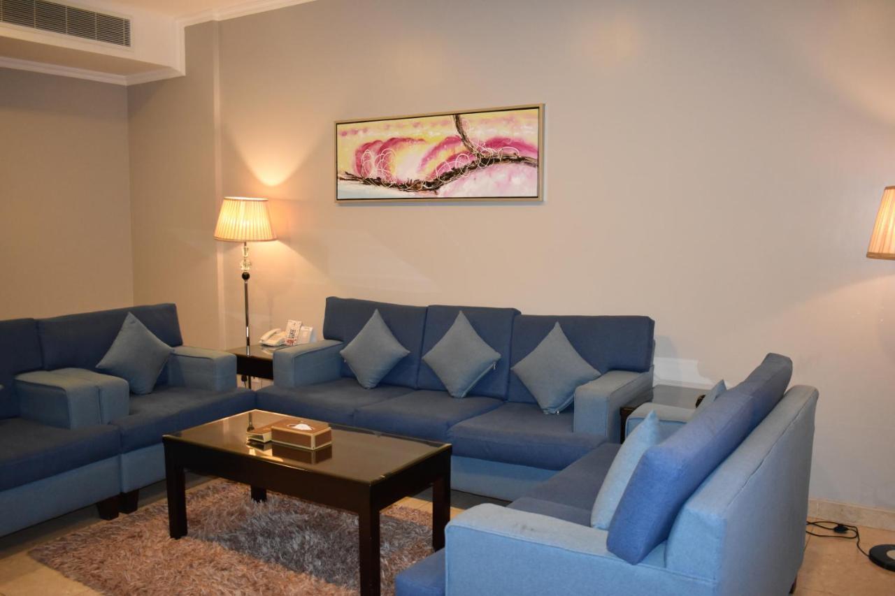 One To One Aparthotel Αλ Κομπάρ Εξωτερικό φωτογραφία
