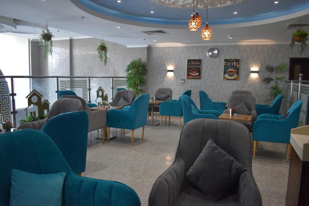 One To One Aparthotel Αλ Κομπάρ Εξωτερικό φωτογραφία