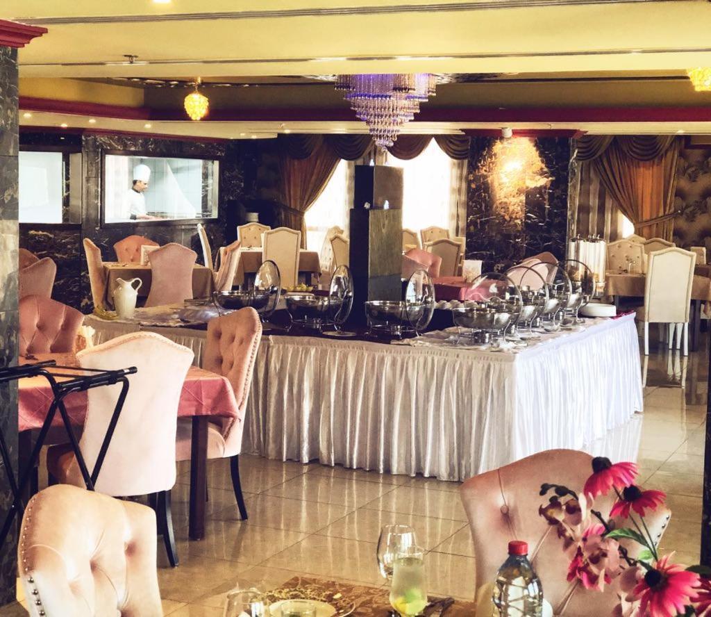 One To One Aparthotel Αλ Κομπάρ Εξωτερικό φωτογραφία