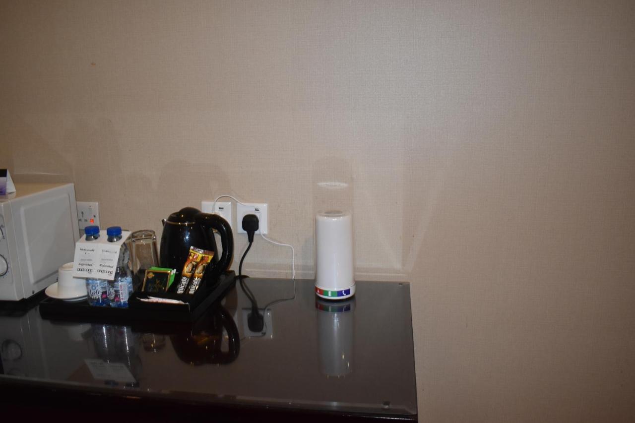 One To One Aparthotel Αλ Κομπάρ Εξωτερικό φωτογραφία