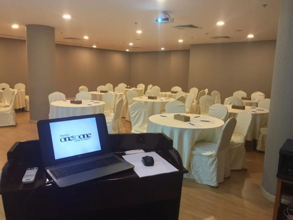 One To One Aparthotel Αλ Κομπάρ Εξωτερικό φωτογραφία