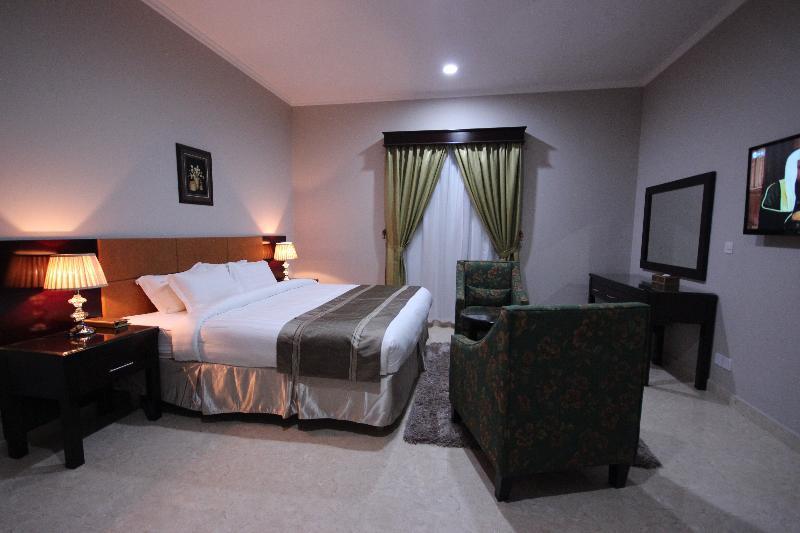 One To One Aparthotel Αλ Κομπάρ Εξωτερικό φωτογραφία