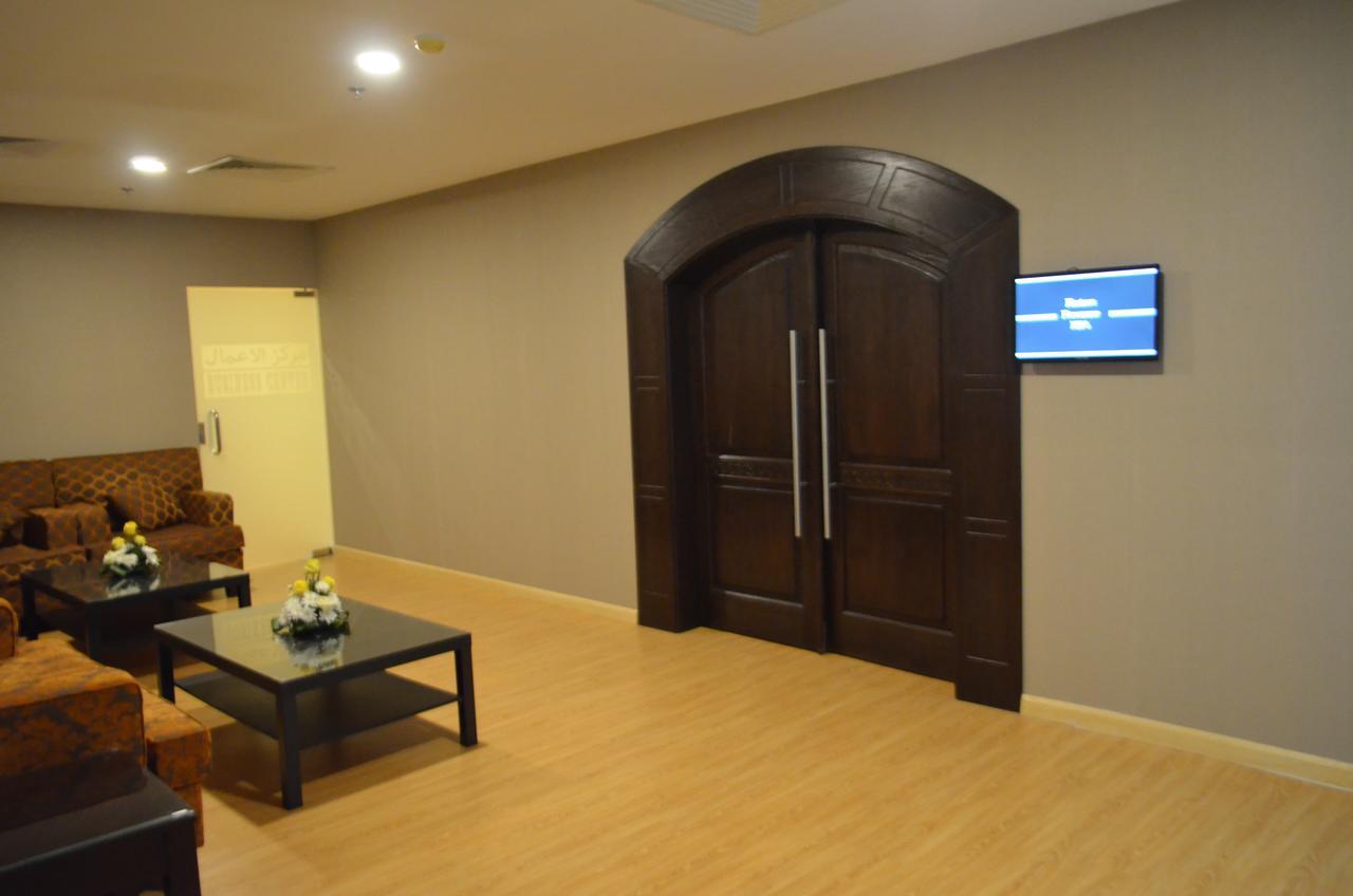 One To One Aparthotel Αλ Κομπάρ Εξωτερικό φωτογραφία