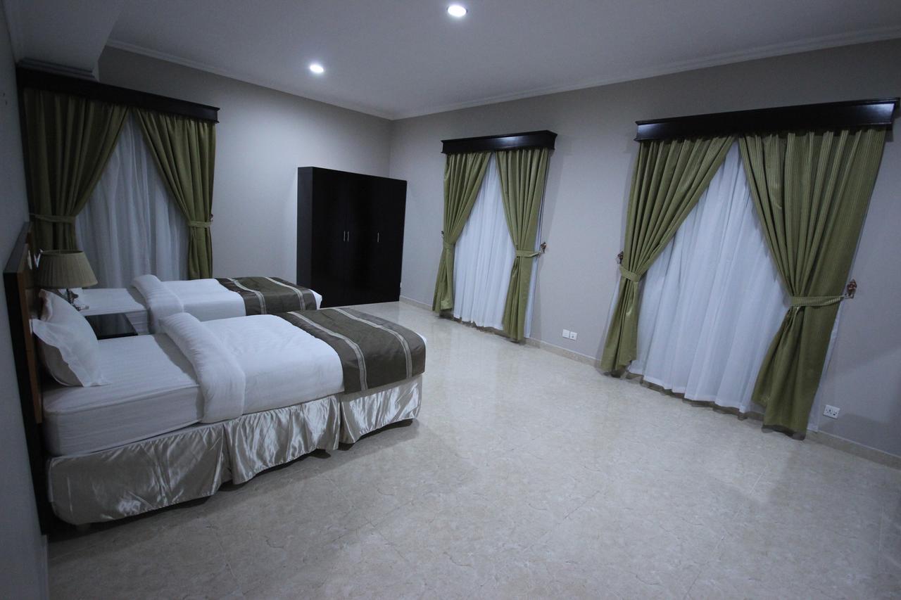 One To One Aparthotel Αλ Κομπάρ Εξωτερικό φωτογραφία