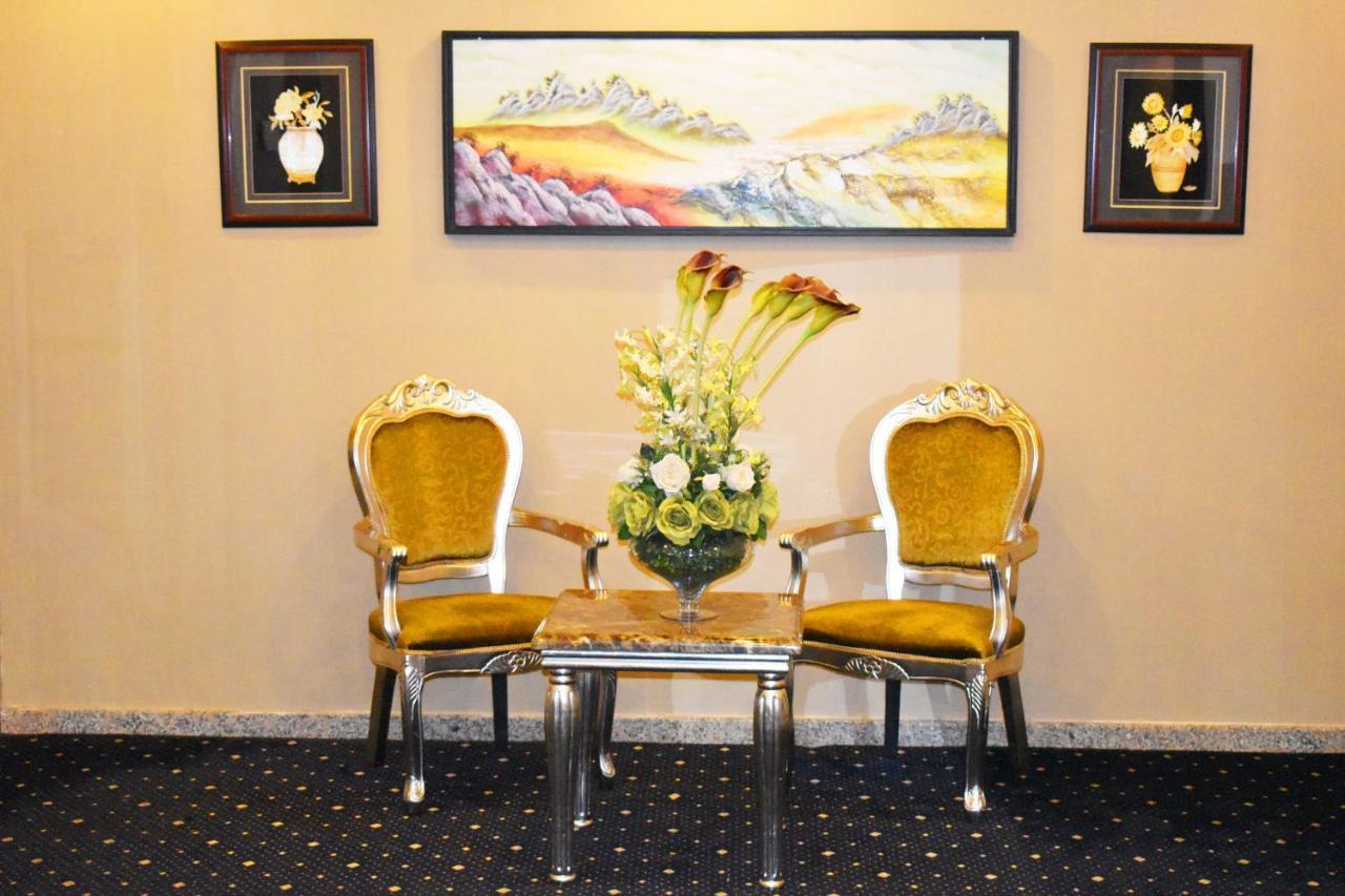 One To One Aparthotel Αλ Κομπάρ Εξωτερικό φωτογραφία