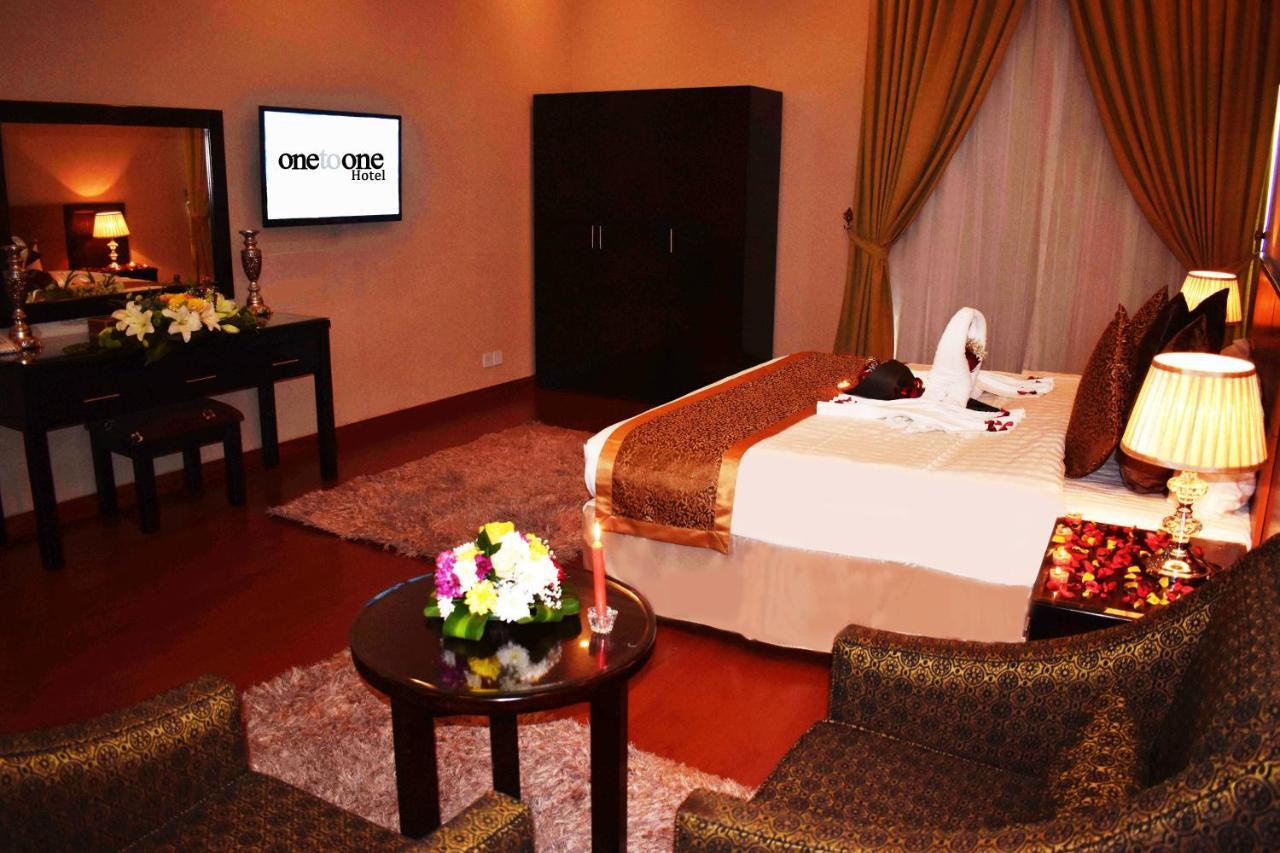 One To One Aparthotel Αλ Κομπάρ Εξωτερικό φωτογραφία