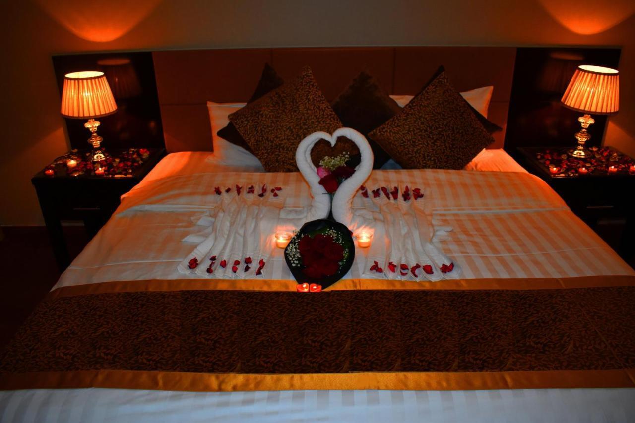 One To One Aparthotel Αλ Κομπάρ Εξωτερικό φωτογραφία