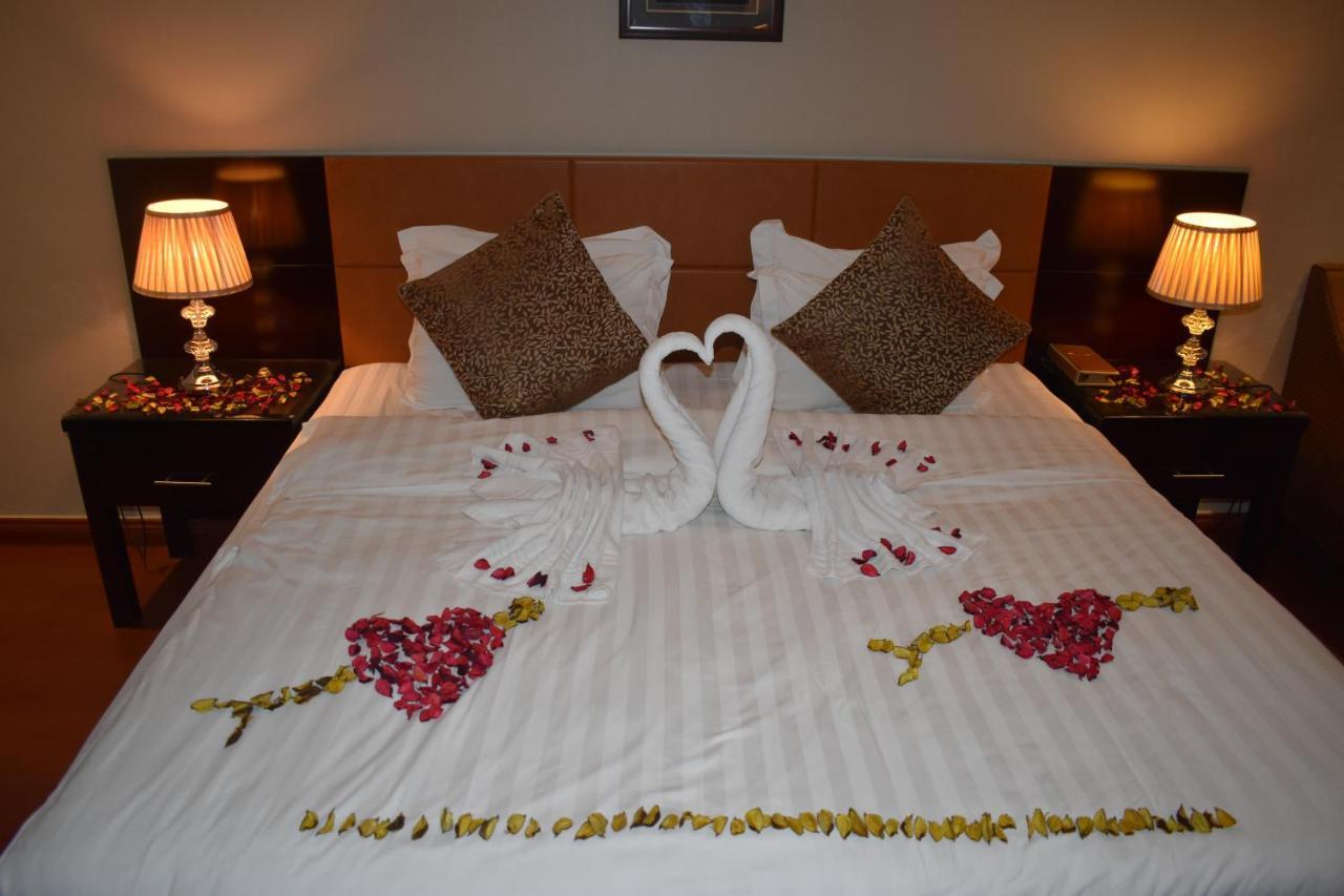 One To One Aparthotel Αλ Κομπάρ Εξωτερικό φωτογραφία
