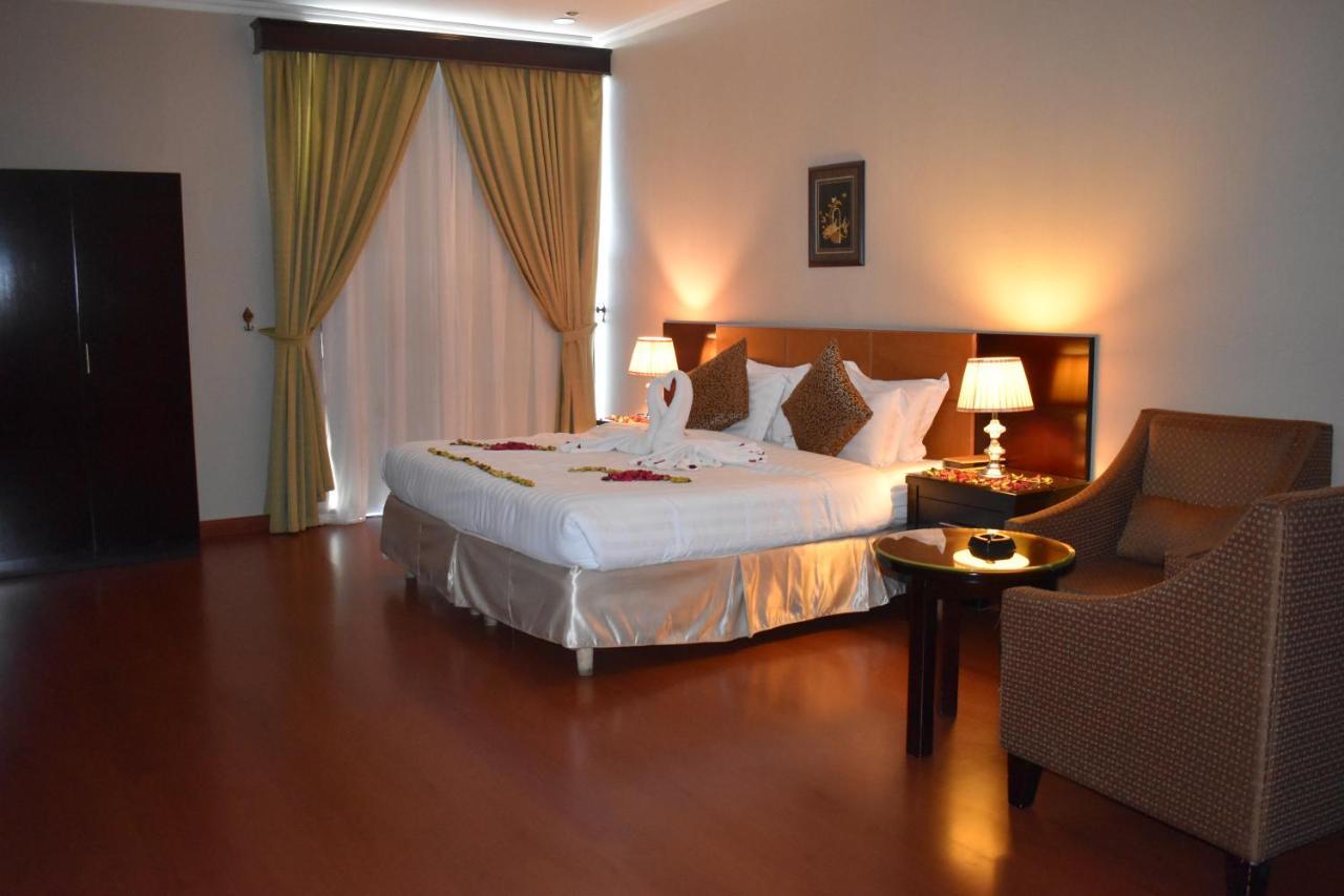 One To One Aparthotel Αλ Κομπάρ Εξωτερικό φωτογραφία